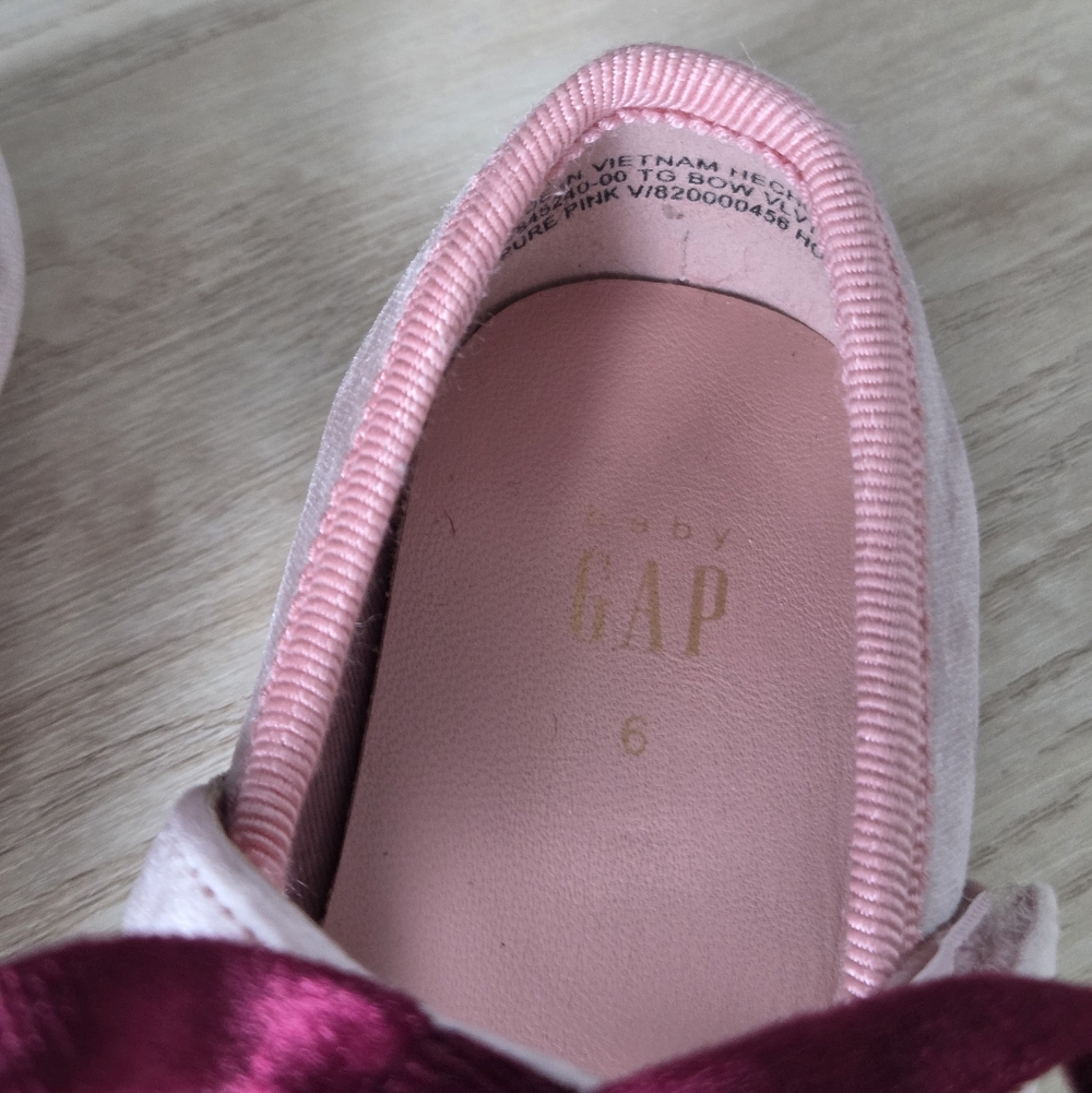 GAP Toddler Velvet Bow Mary Jane Flats - Picture 7 of 9